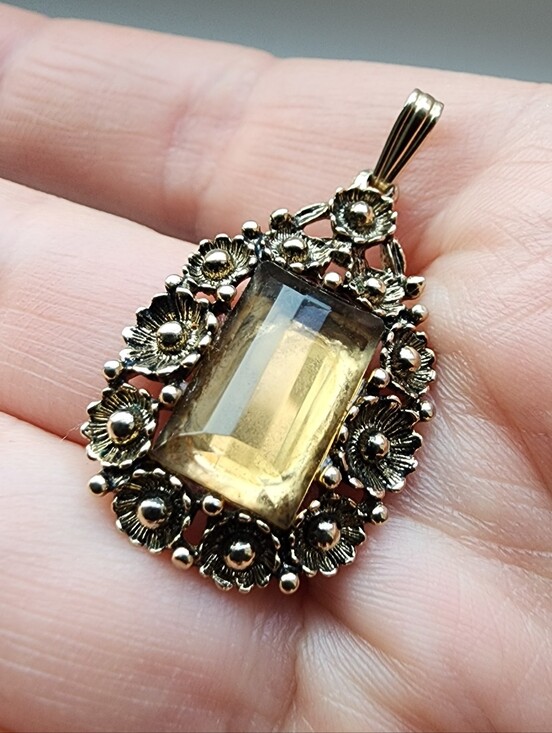 Sarah Coventry Jewelry - Vintage Sarah Coventry Gold Tone Pendant with Glass Rhinestone